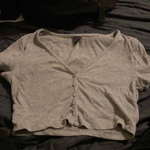 I’m selling a grey crop top